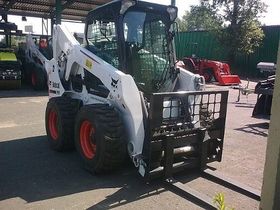 Вид 0: Bobcat S650 с гидромолотом